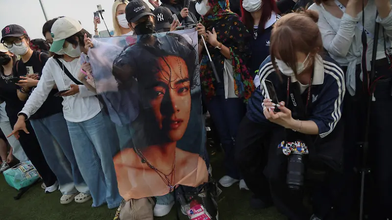 taeyung-v-rm-namjoon-servicio-militar-reuters 
